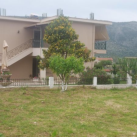Διαμέρισμα Μεντησ Ігумениця Екстер'єр фото